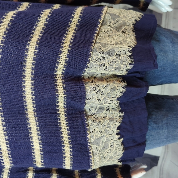 DB Established 1962 Blue & Ivory Striped Sweater sz XL with Lace Embelishment - Picture 5 of 7